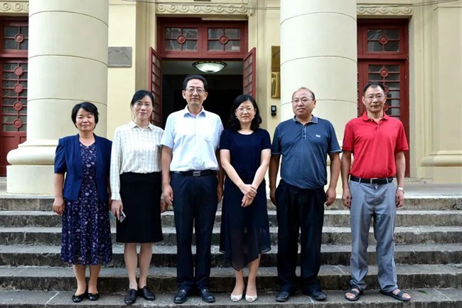 徐彬副主席在云南大学走访慰问盟员时指出：弘扬科学家精神 做新时代追梦人