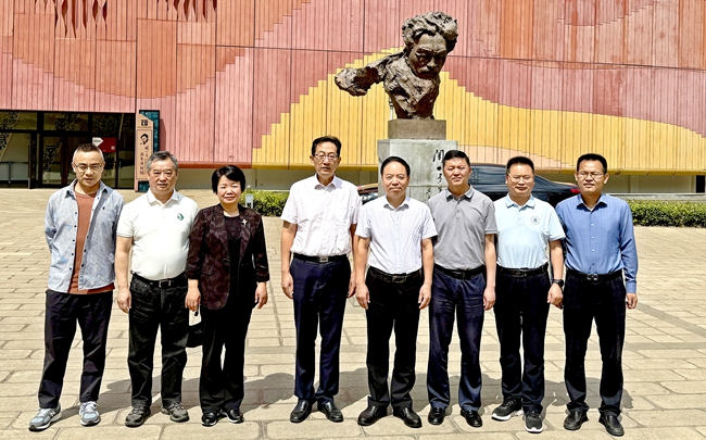 1、调研民盟传统教育基地闻一多公园_副本.jpg