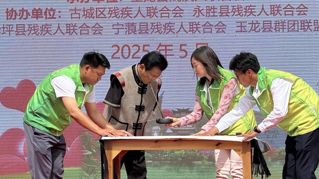 3共鉴励志荣耀瞬间_副本.jpg