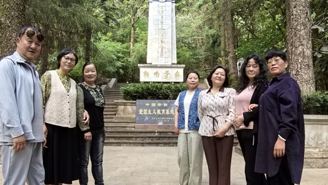 瞻仰纪念馆_副本.jpg